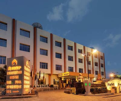 https://imgcld.yatra.com/ytimages/image/upload/t_hotel_yatra_city_desktop/v1431411776/Domestic Hotels/Hotels_Agra/Hotel Amar/MAIN_BULDING.jpg